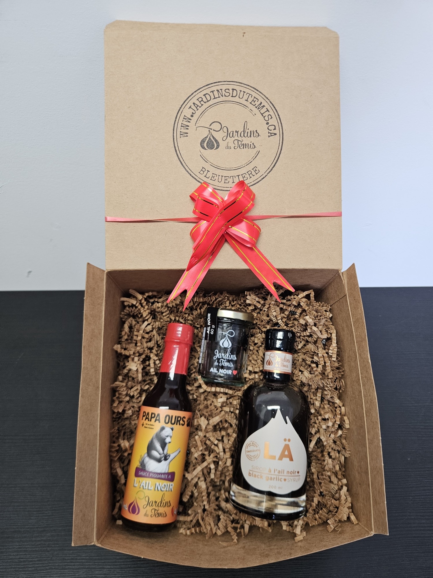 COFFRET EN TRIO AIL NOIR , SIROP AIL NOIR ET SAUCE PIQUANTE AIL NOIR